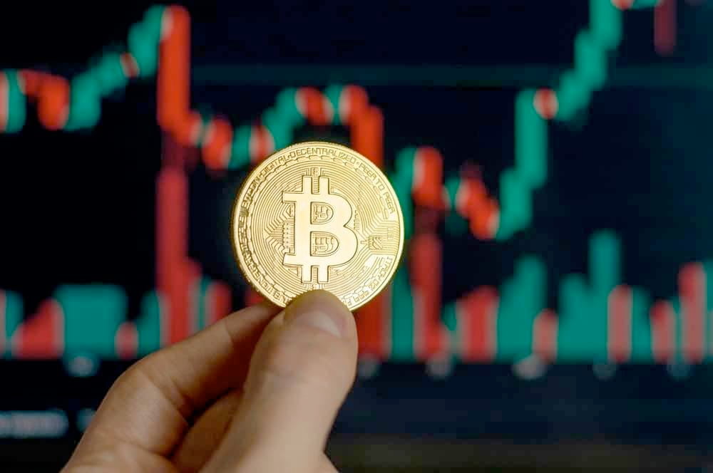 Trading expert sets Bitcoin price for the weekend; Should you follow suit?