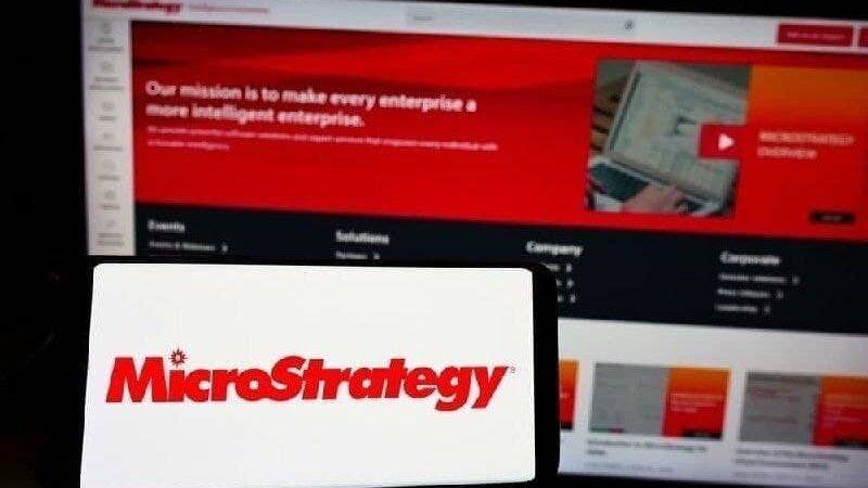 Why MicroStrategy might collapse below $100 in 2025