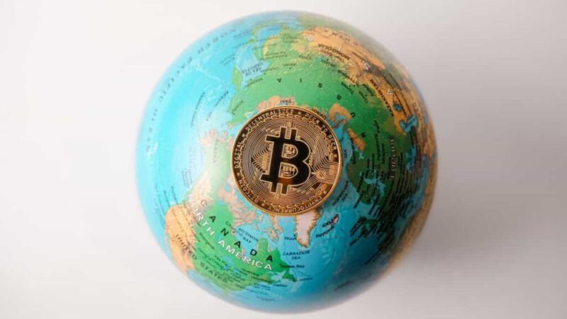 Bitcoin becomes 10th largest currency in the world