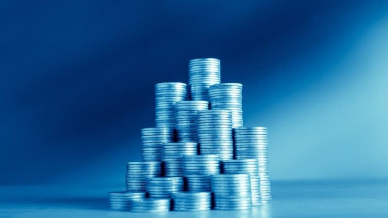 2 cryptocurrencies to reach a $200 billion market cap in Q1 2025