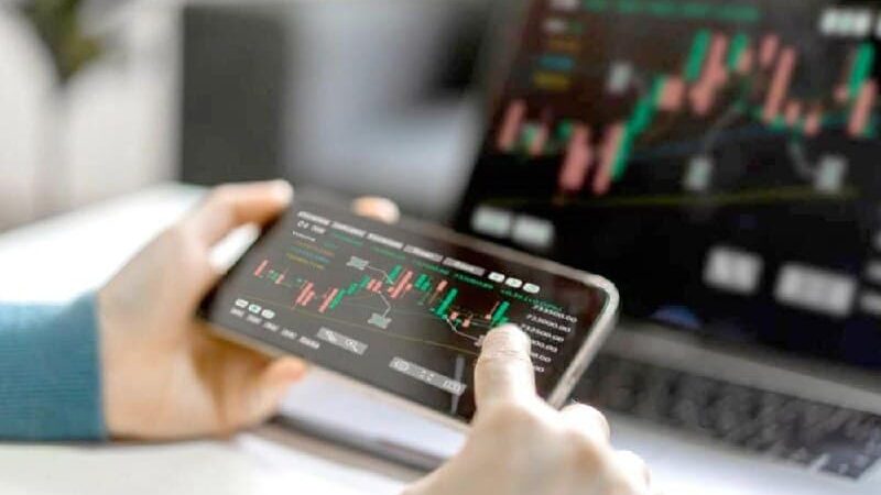 2 cryptocurrencies to reach a $100 billion market cap in Q1 2025