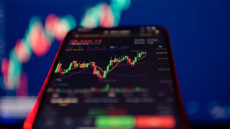 2 cryptocurrencies to reach a $25 billion market cap in March