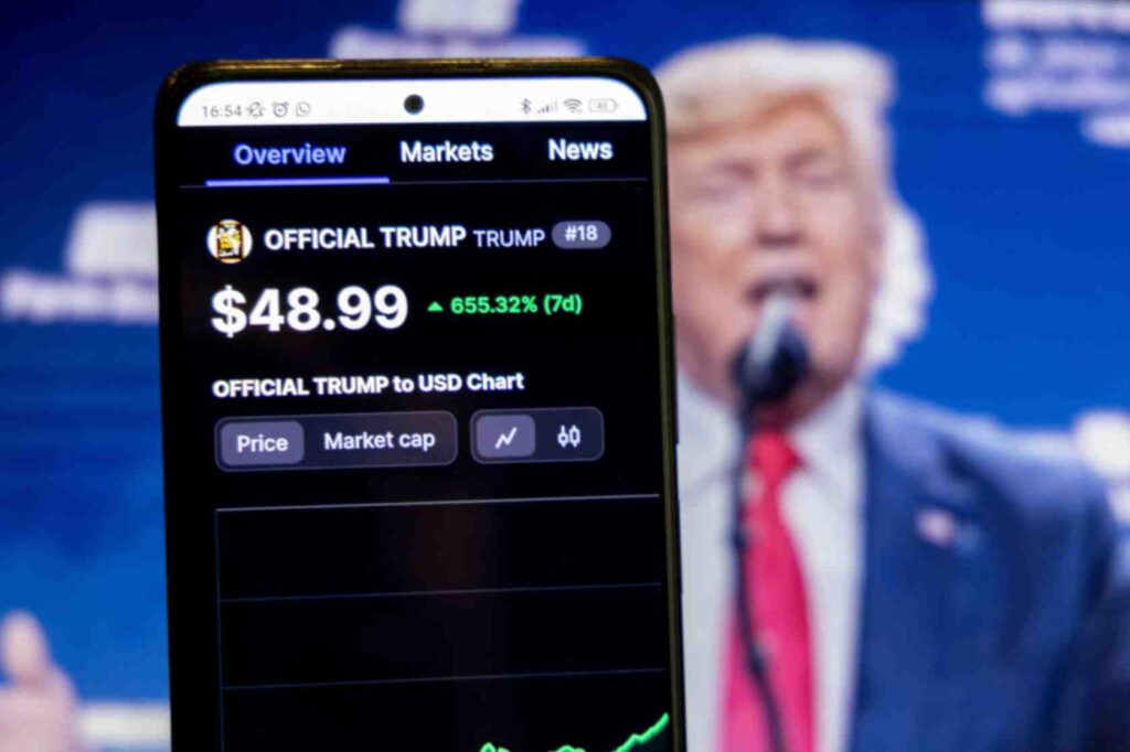 TRUMP insider makes major transaction ahead of dinner date